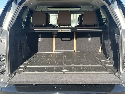 New 2025 Land Rover Discovery Metropolitan Edition image 27