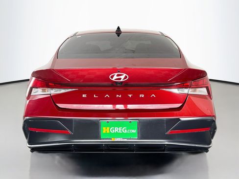 Used 2025 Hyundai Elantra SEL FWD image 8