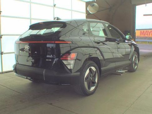 Certified 2024 Hyundai Kona SE FWD image 4