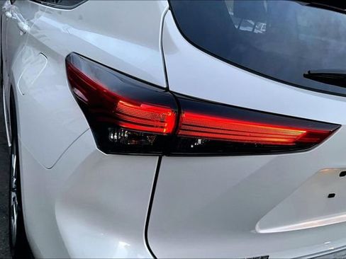 Used 2023 Toyota Highlander Limited AWD/4WD image 23
