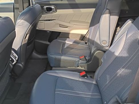 Used 2023 Kia Sorento SX Prestige w/ Panoramic Sunroof Package AWD/4WD image 16
