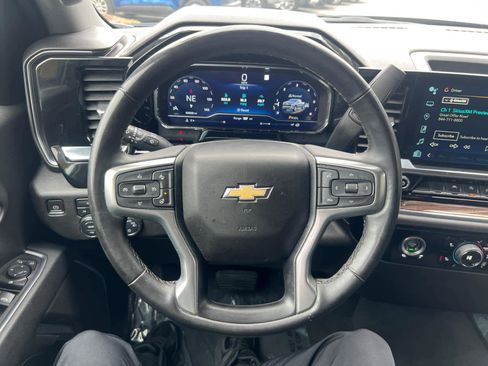 Used 2023 Chevrolet Silverado 1500 LT image 16