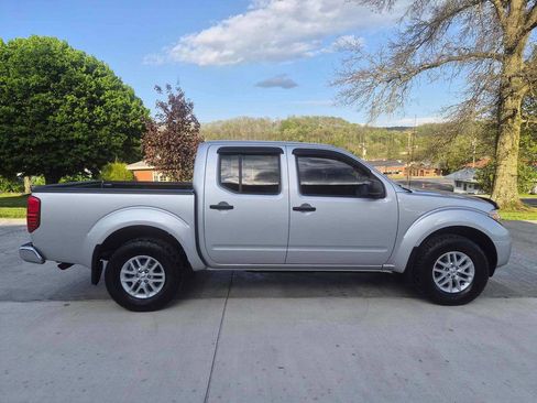 Used 2016 Nissan Frontier SV AWD/4WD image 7