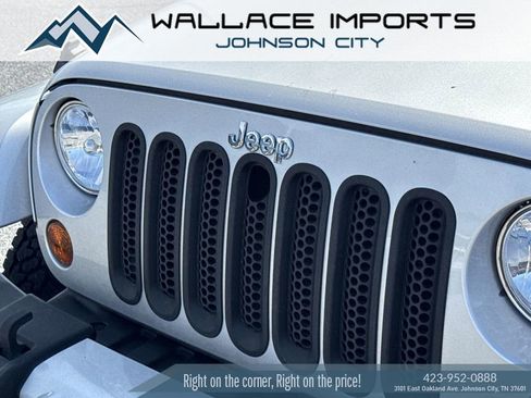 Used 2011 Jeep Wrangler Unlimited Sahara w/ Trailer Tow Group AWD/4WD image 10