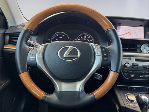 Used 2014 Lexus ES 300h w/ Luxury Package w/Bamboo Trim FWD image 14