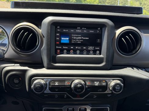 Used 2018 Jeep Wrangler Sport AWD/4WD image 18