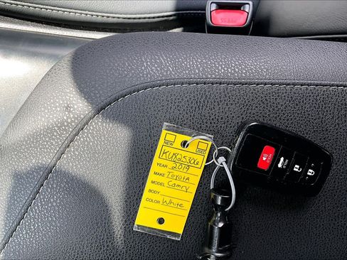 Used 2019 Toyota Camry XSE FWD image 15