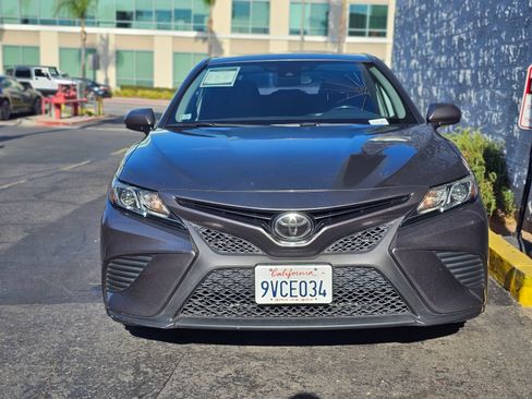 Used 2020 Toyota Camry SE w/ Carpet Mat Package FWD image 2