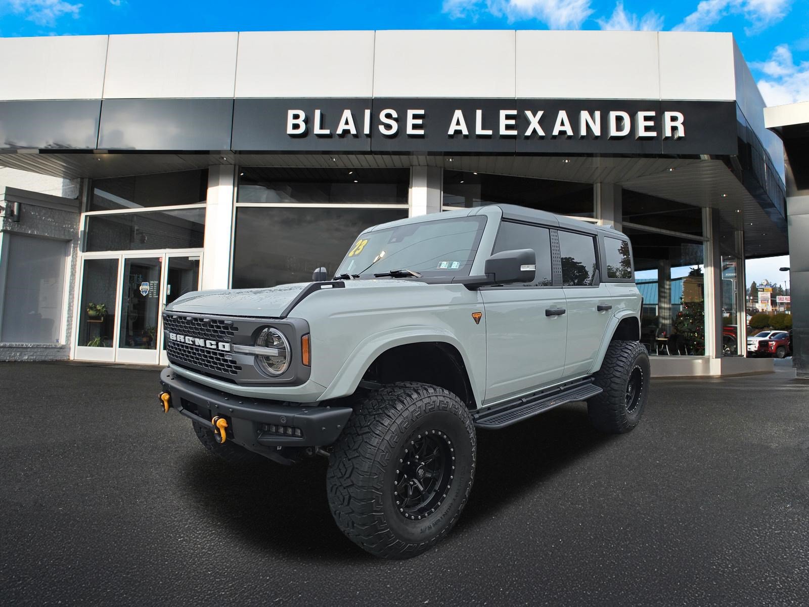 Used 2023 Ford Bronco Badlands w/ Sasquatch Package AWD/4WD image 8