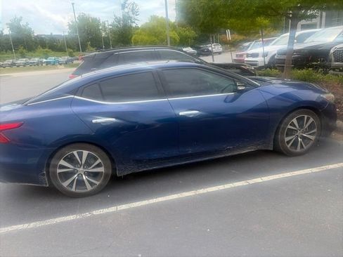 Used 2017 Nissan Maxima Platinum w/ Interior Lighting Package FWD image 7