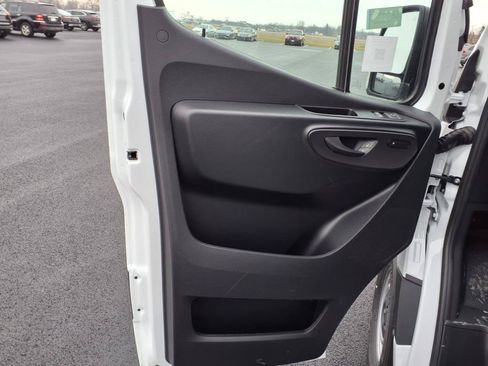 Used 2025 Mercedes-Benz Sprinter 2500 image 17