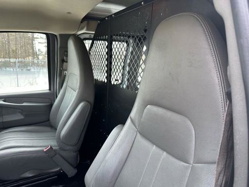 Used 2015 Chevrolet Express 2500 image 19
