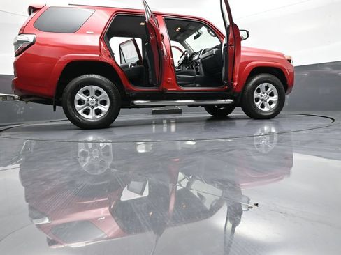 Used 2016 Toyota 4Runner SR5 AWD/4WD image 46