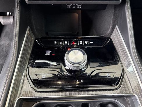 Used 2022 Jeep Wagoneer Series III AWD/4WD image 19