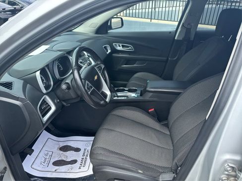 Used 2017 Chevrolet Equinox LT image 12