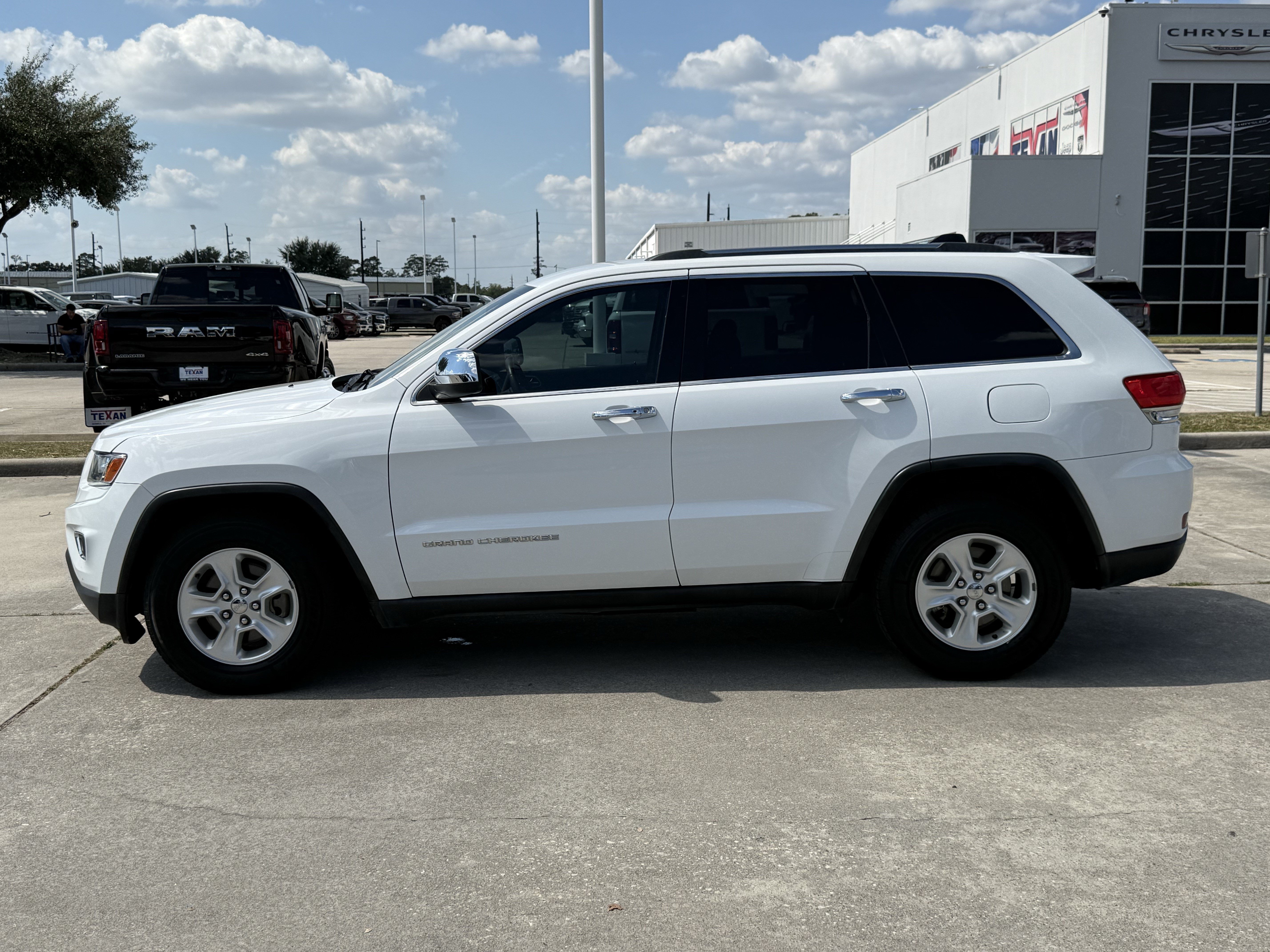 Used 2014 Jeep Grand Cherokee Laredo w/ Quick Order Package 23E RWD image 8
