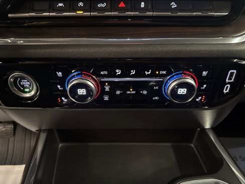 Used 2023 GMC Sierra 1500 SLT image 16