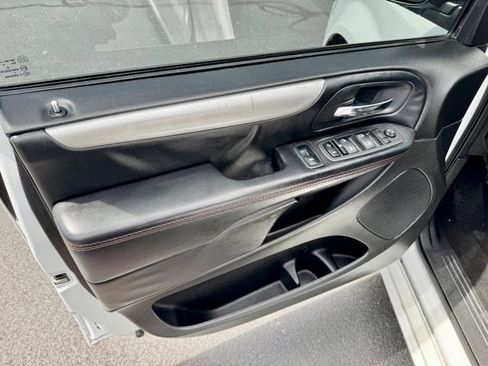 Used 2019 Dodge Grand Caravan GT FWD image 22