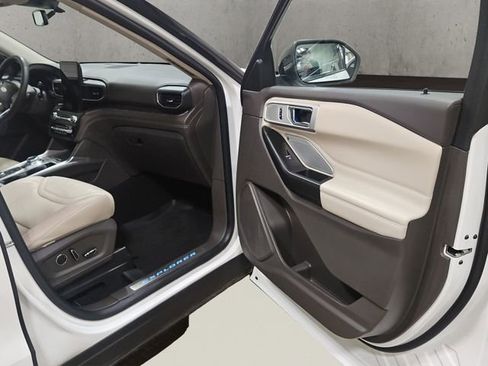 Used 2020 Ford Explorer Platinum w/ Premium Technology Package image 22