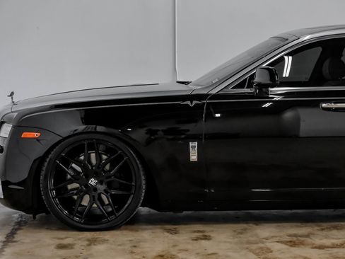 Used 2014 Rolls-Royce Ghost image 19