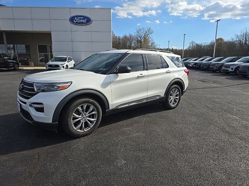 Used 2020 Ford Explorer XLT w/ Equipment Group 202A image 13