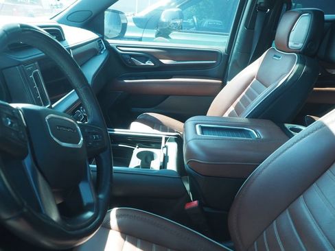 Used 2023 GMC Yukon Denali Ultimate AWD/4WD image 5