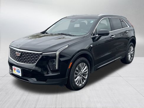 Used 2024 Cadillac XT4 Premium Luxury image 3