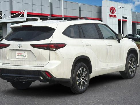 New 2026 Toyota Highlander XLE image 5