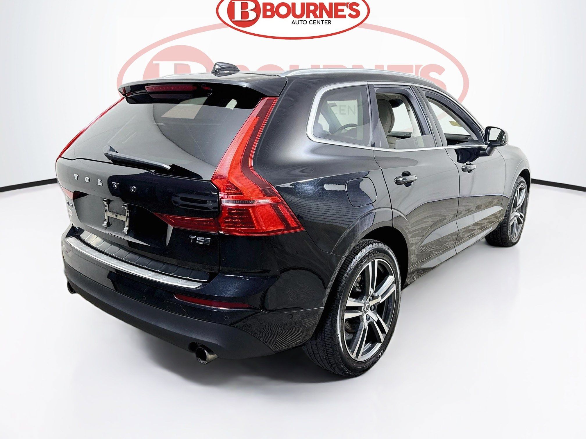 Used 2019 Volvo XC60 T5 Momentum w/ Multimedia Package AWD/4WD image 11