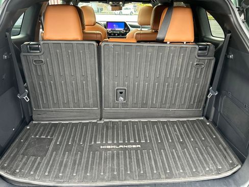 Used 2023 Toyota Highlander Platinum image 23