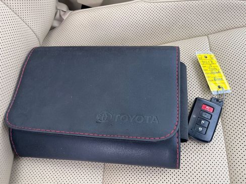 Used 2018 Toyota Highlander Limited Platinum image 32