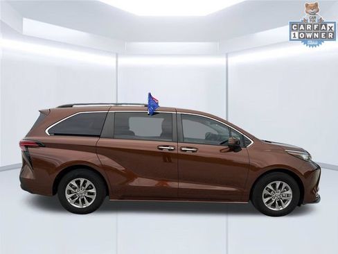 Used 2022 Toyota Sienna XLE FWD image 10