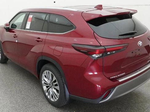 New 2026 Toyota Highlander Platinum image 5