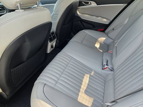 Used 2023 Genesis G70 3.3T RWD image 39