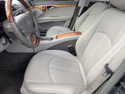 Used 2009 Mercedes-Benz E 350 4MATIC Sedan image 15