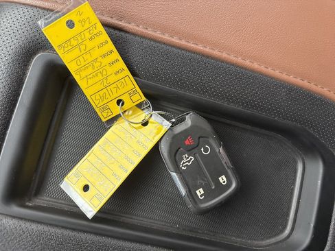 Used 2022 Chevrolet Silverado 1500 High Country w/ Technology Package image 12