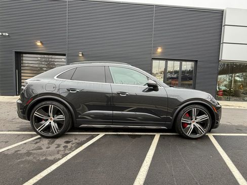 New 2025 Porsche Macan 4S Electric image 8