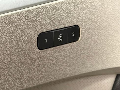 Used 2011 Chevrolet Traverse LTZ image 28