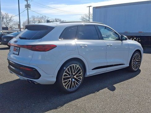 New 2025 Audi SQ5 Prestige image 11