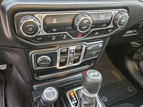 Used 2021 Jeep Wrangler Unlimited Sport image 26