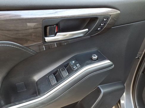 Certified 2021 Toyota Highlander Limited image 18