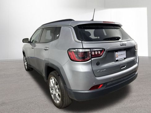 Used 2022 Jeep Compass Latitude image 30