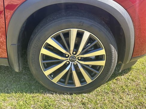 Used 2022 Nissan Pathfinder Platinum w/ Cargo Package image 12