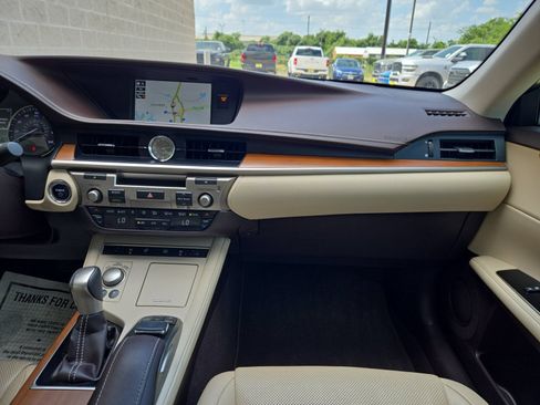 Used 2017 Lexus ES 300h FWD image 20