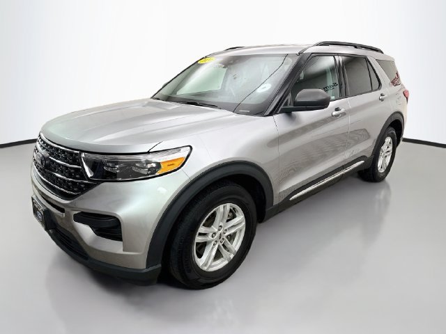 Used 2024 Ford Explorer XLT RWD image 3