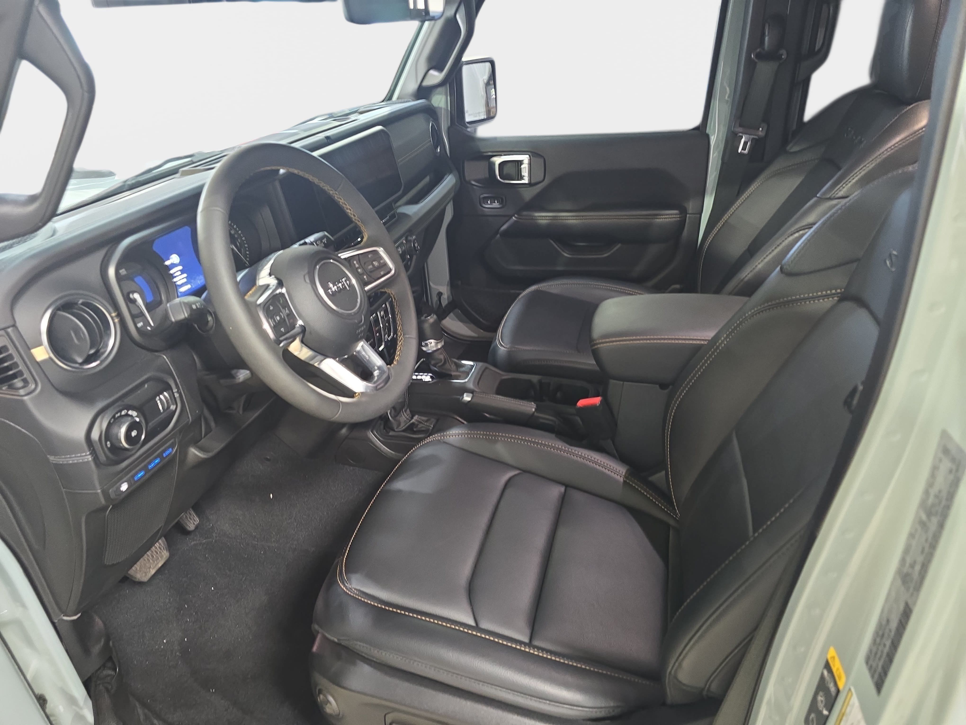 Used 2024 Jeep Wrangler Unlimited Sahara w/ Technology Group AWD/4WD image 13