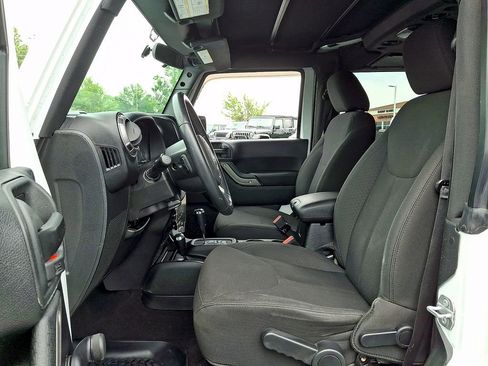 Used 2018 Jeep Wrangler Sport AWD/4WD image 13
