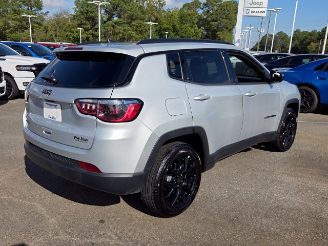 Used 2026 Jeep Compass Latitude AWD/4WD image 14
