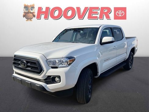 Used 2023 Toyota Tacoma SR5 w/ Technology Package image 6