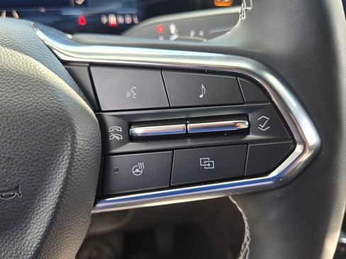 Used 2025 Chevrolet Traverse LT image 22